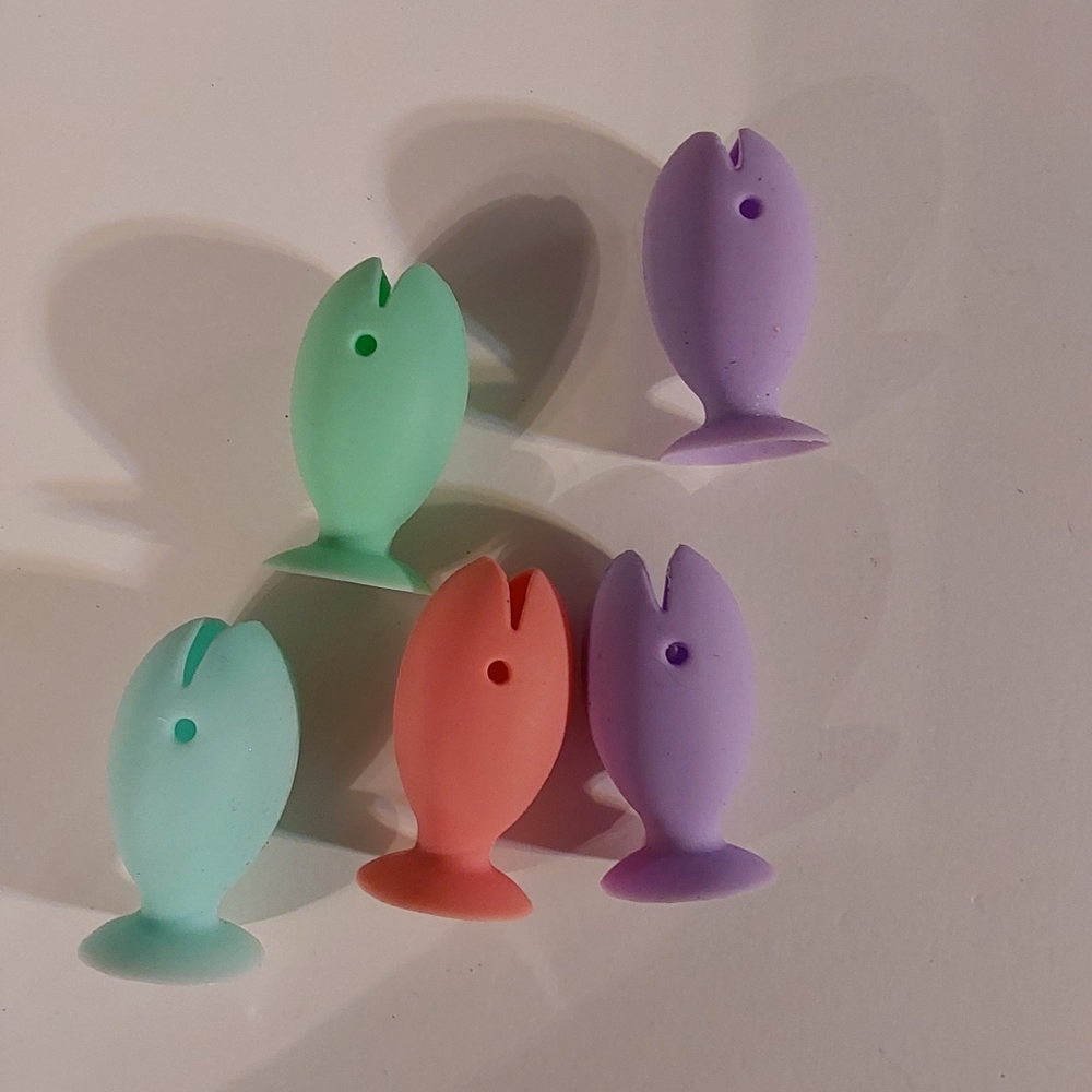 5 pcs silicone fish toothbrush holder (356)